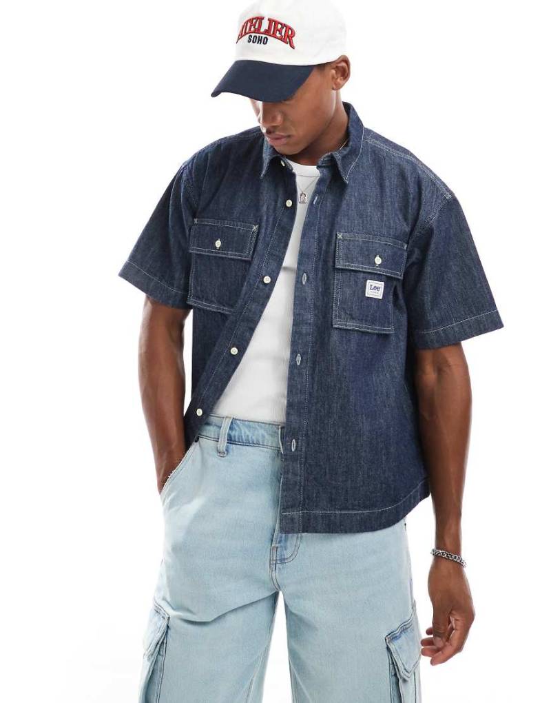 Lee - Workwear - Kurzärmliges Oversize-Jeanshemd in dunkler Waschung-Blau von Lee