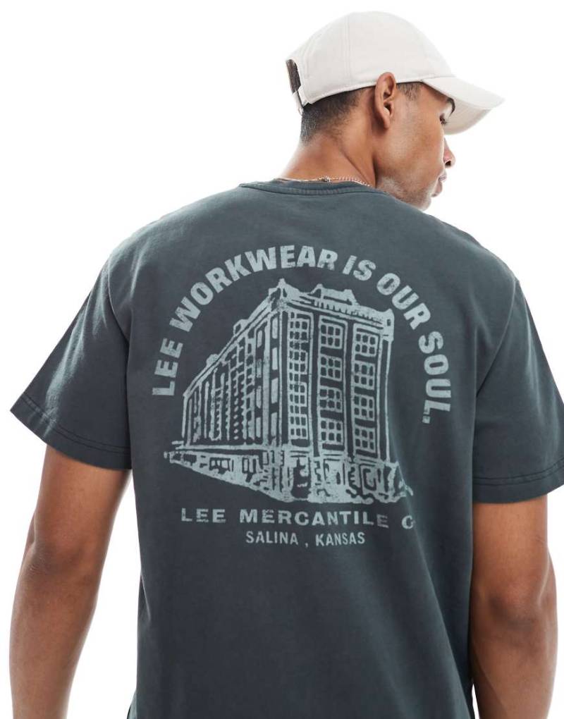 Lee - Workwear-T-Shirt in verwaschenem Schwarz mit Rückenprint von Lee