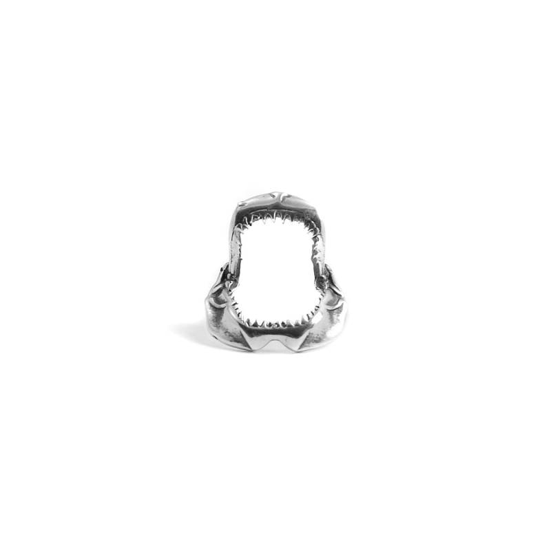Hai Jawbone Krawattennadel/Revernadel/Brosche - Geschwärztes Silber von LeeReneeJewellery