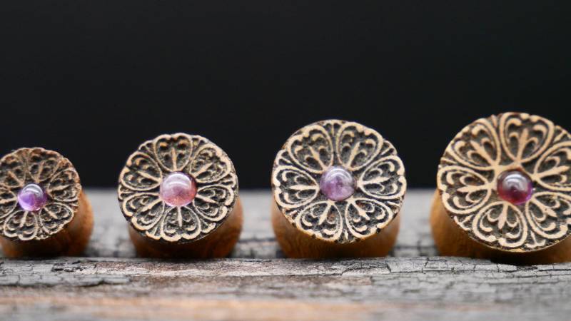 1x Plug Teakholz Amethyst 10-25mm - F1 von LeelaArtandJewellery