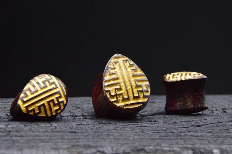 1x Teardrop Plug Tamarind Wood 8-16mm - F1 von LeelaArtandJewellery