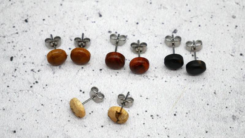 Paar Ohrstecker Aus Chirurgenstahl Und Holz - 1L/16 von LeelaArtandJewellery