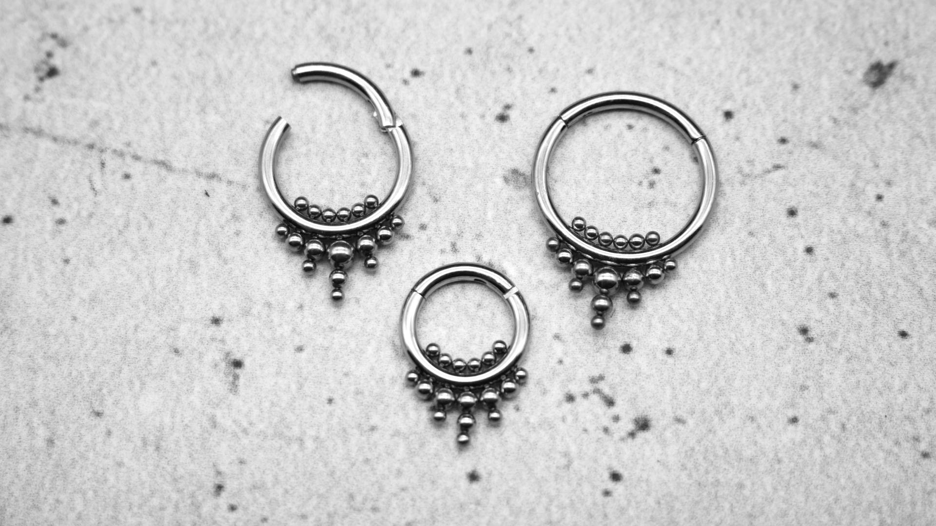 Piercing Ring Septum Chirurgenstahl 1, 2mm 16G - 1A/09 von LeelaArtandJewellery