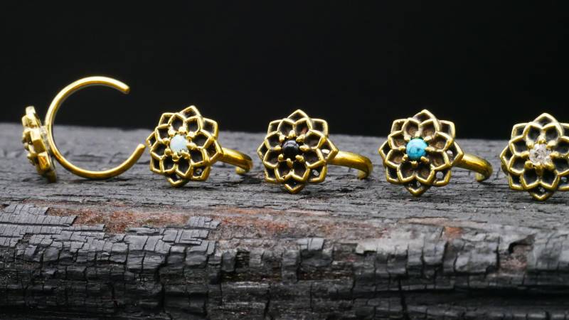 Zehenring Mit Schmuckstein - N7 von LeelaArtandJewellery