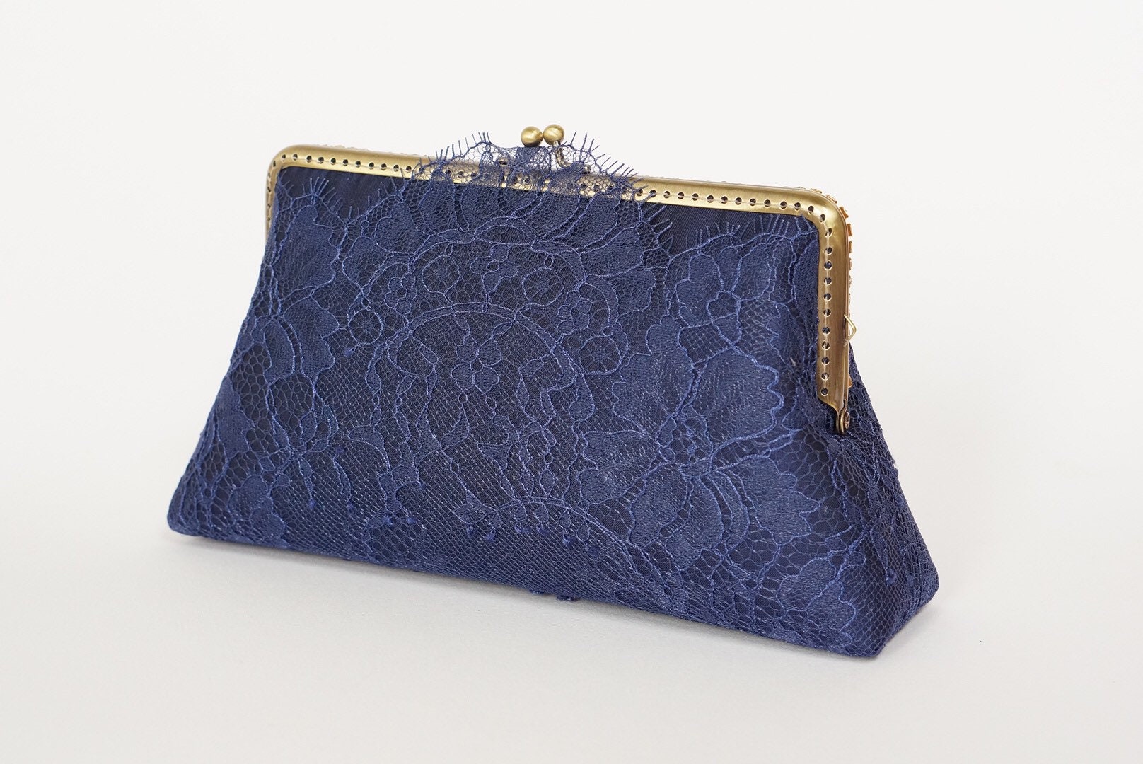 Blaue Spitzen Clutch Seiden Braut Abendtasche, Hochzeit Accessoire Blaue Spitzen Clutch Seiden Braut Abendtasche, Hochzeit Accessoire von LeelaPurse