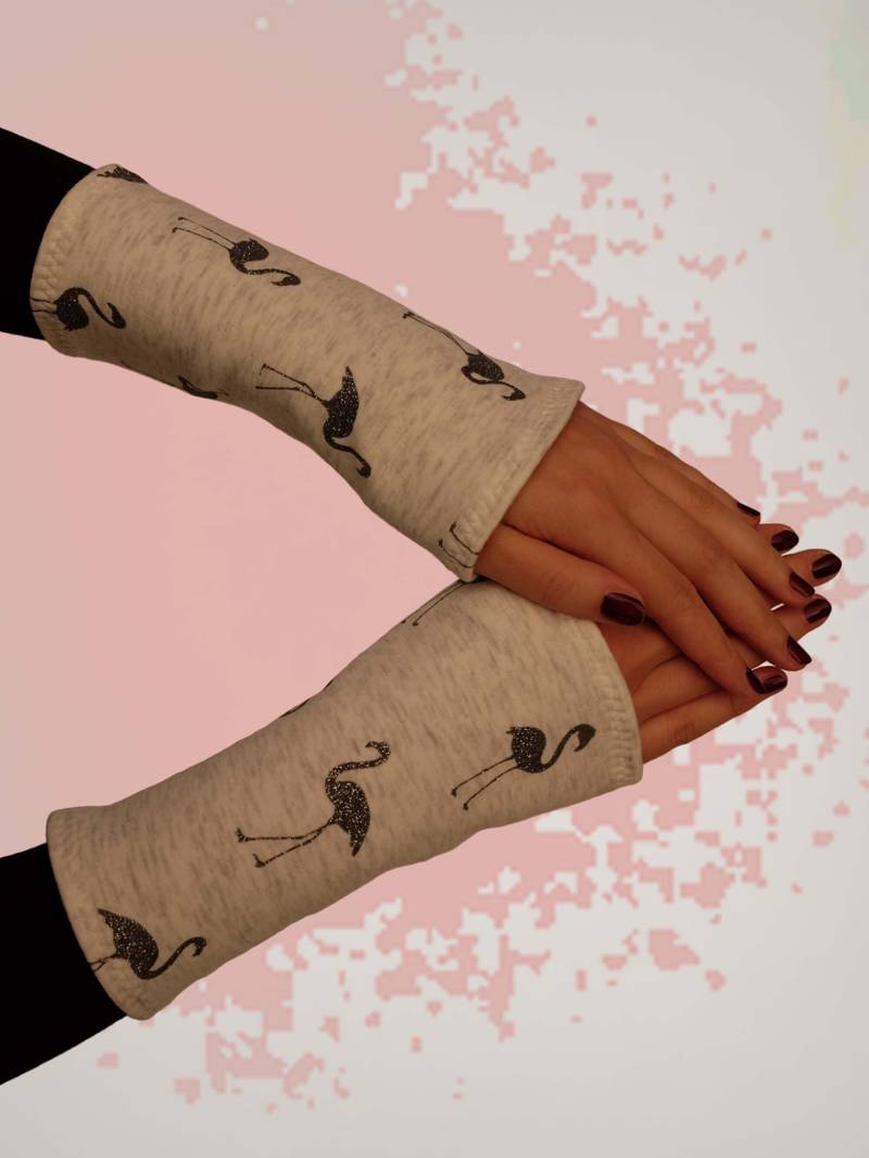 Glitzer Armstulpen Flamingo, Stulpen Mit Flauschiger Fleece-Innenseite Doppelseitiger Stoff. Geschenke Für Frauen. 1 Paar Pulswärmer Warm von LeelawadeeDesign