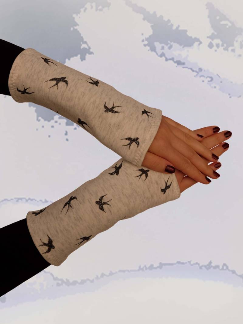 Glitzer Schwalben Stulpen, Armstulpen Mit Kuscheliger Fleece-Innenseite Doppelseitiger Stoff, Geschenkideen Für Frauen. 1 Paar Warme Stulpen von LeelawadeeDesign