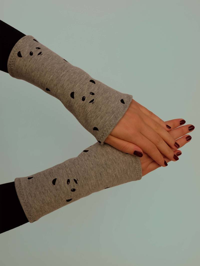Pandabär Armstulpen Mit Kuscheliger Fleece-Innenseite Doppelseitiger Stoff. Geschenke Für Frauen. 1 Paar Panda Stulpen Hände Und Arme von LeelawadeeDesign