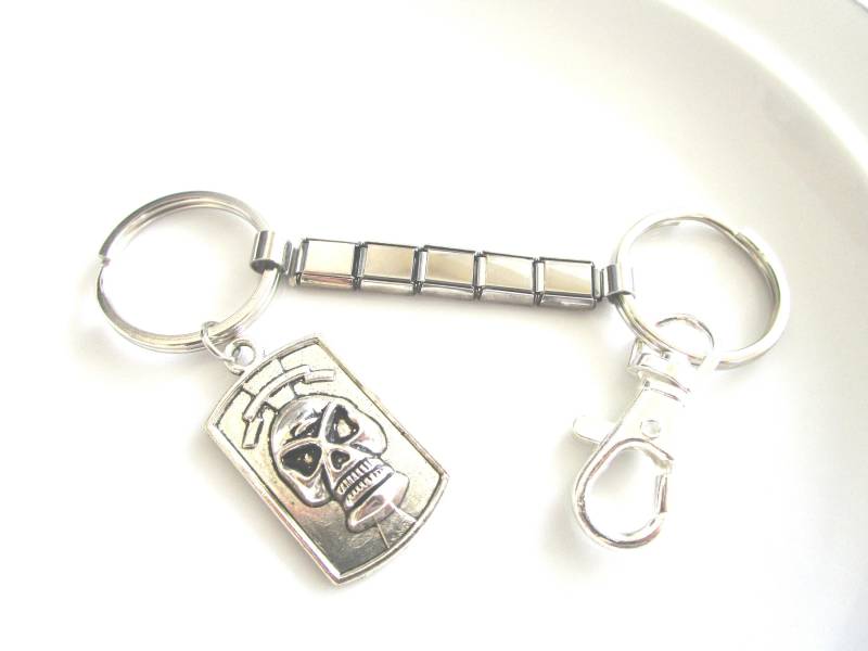 Biker Stil Silber Ton Schädel Skelett Charme Schlüsselanhänger - Viereckiger Ketten 925 Biker Stil Silber Ton Schädel Skelett Charme Schlüsselanhänger - Viereckiger Ketten 925 von LeeliaSupplyVintage
