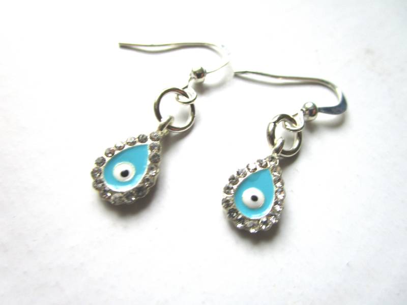 Blau Silber Ton Tropfen Auge Ohrring - Edelstahl Draht Kristall Bösen Blick Baumeln Blau Silber Ton Tropfen Auge Ohrring - Edelstahl Draht Kristall Bösen Blick Baumeln von LeeliaSupplyVintage