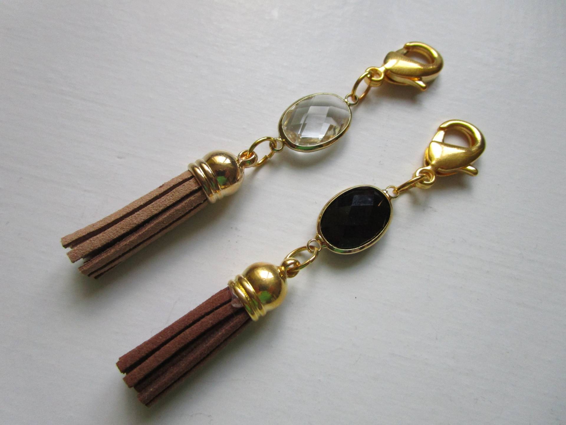 Gold Ton Bejeweled Kristall Charme Schlüsselanhänger/Reißverschluss Pull - Wildleder Quaste Geldbörse Schlüsselkette Geldbörsen Gold Ton Bejeweled Kristall Charme Schlüsselanhänger/Reißverschluss Pull - Wildleder Quaste Geldbörse Schlüsselkette Geldbörsen von LeeliaSupplyVintage