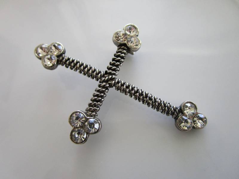 Moderne Kreuz Kettenanhänger Klare Kristalle - Anstecknadel Anhänger Silber Zubehör Pin Moderne Kreuz Kettenanhänger Klare Kristalle - Anstecknadel Anhänger Silber Zubehör Pin von LeeliaSupplyVintage