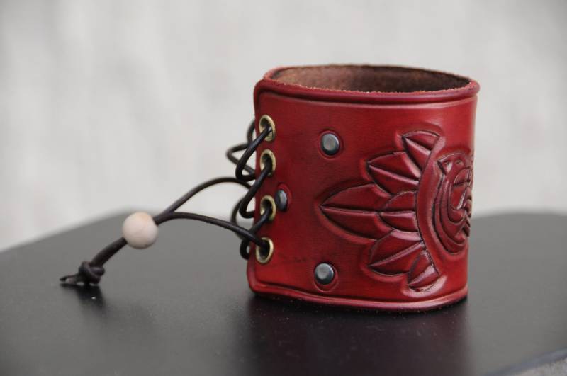 Armband Mit Wikingermotiv Aus Pflanzlich Gegerbtem Leder, Handgefertigt in Frankreich, Für Erwachsene Und Kinder, Unisex, Geschlossen Kordel von LeelooKris