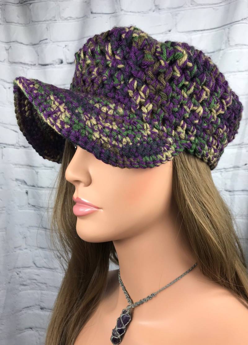 Chunky Lila Camouflage Crochet Ausgestattet Schirmmütze W/Krempe von LeenaStoneCreations