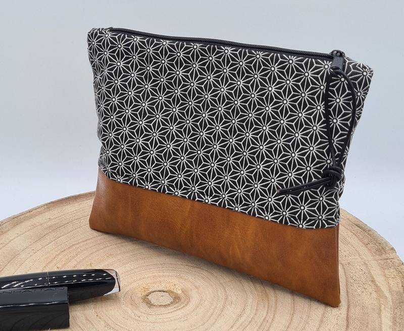 Kosmetiktasche Grafik Kunstleder Asanoha Beauty Bag Make-Up Wellness Schminktasche Unikat Schminktäschchen Utensilo Kulturtasche Schwarz von LeeneNaeht