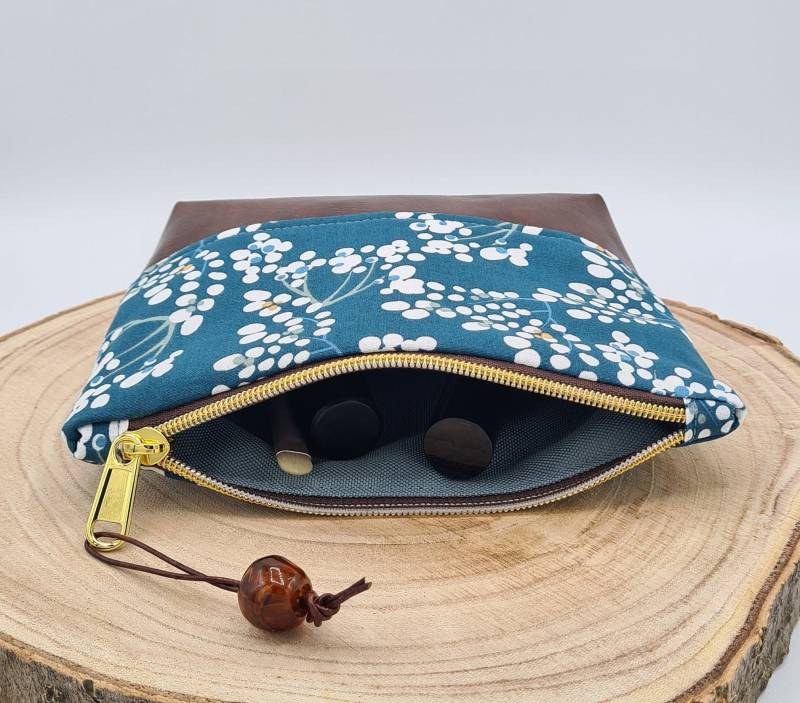 Kosmetiktasche Wasserabweisender Innenstoff Kunstleder Beeren Petrol Handmade Beauty Make-Up Tasche Schminktasche Unikat Schminktäschchen von LeeneNaeht