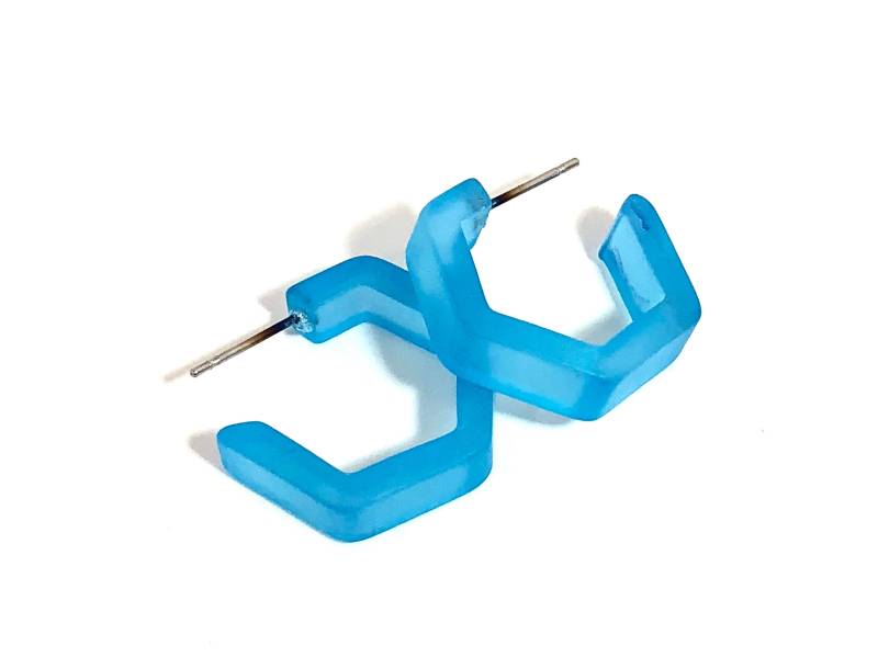 Aqua Blaue Creolen | Waben Hexagon Vintage Acryl Gefrostete Lucite Leetie Lovendale Aqua Blaue Creolen | Waben Hexagon Vintage Acryl Gefrostete Lucite Leetie Lovendale von Leetie