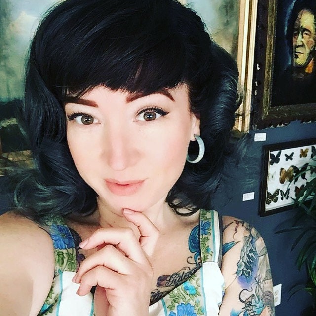 Eisblau Marmorierte Matte Midi-Creolen von Leetie