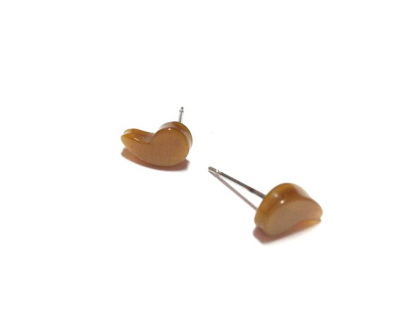 Gold Ohrstecker | Komma in Honey Moonglow Vintage Lucite Für Satzzeichen Liebhaber von Leetie