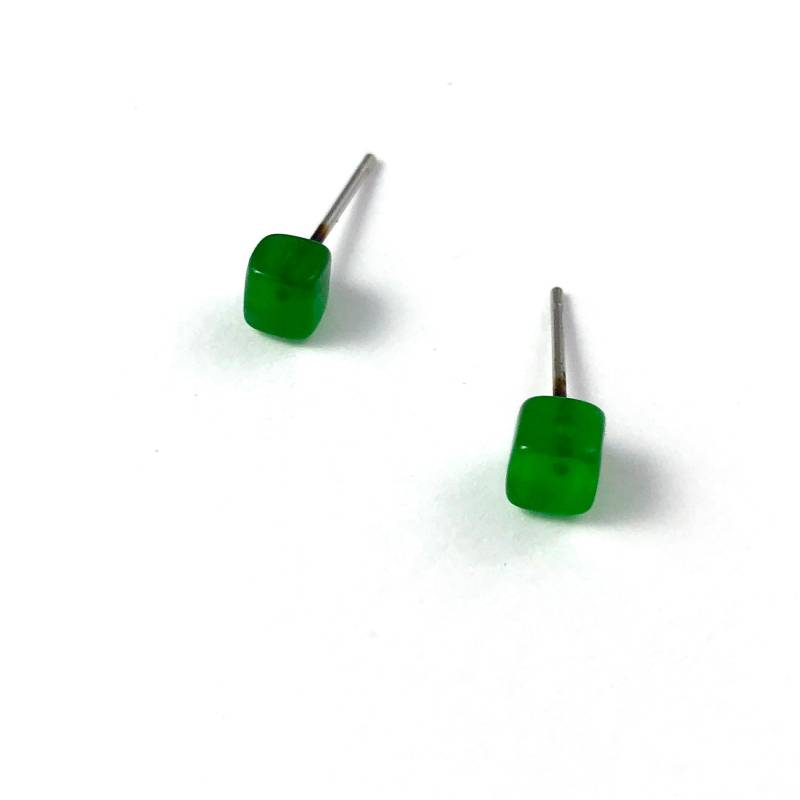 Jade Grün Tiny Square Ohrstecker | Lucite-Würfel Von Leetie von Leetie