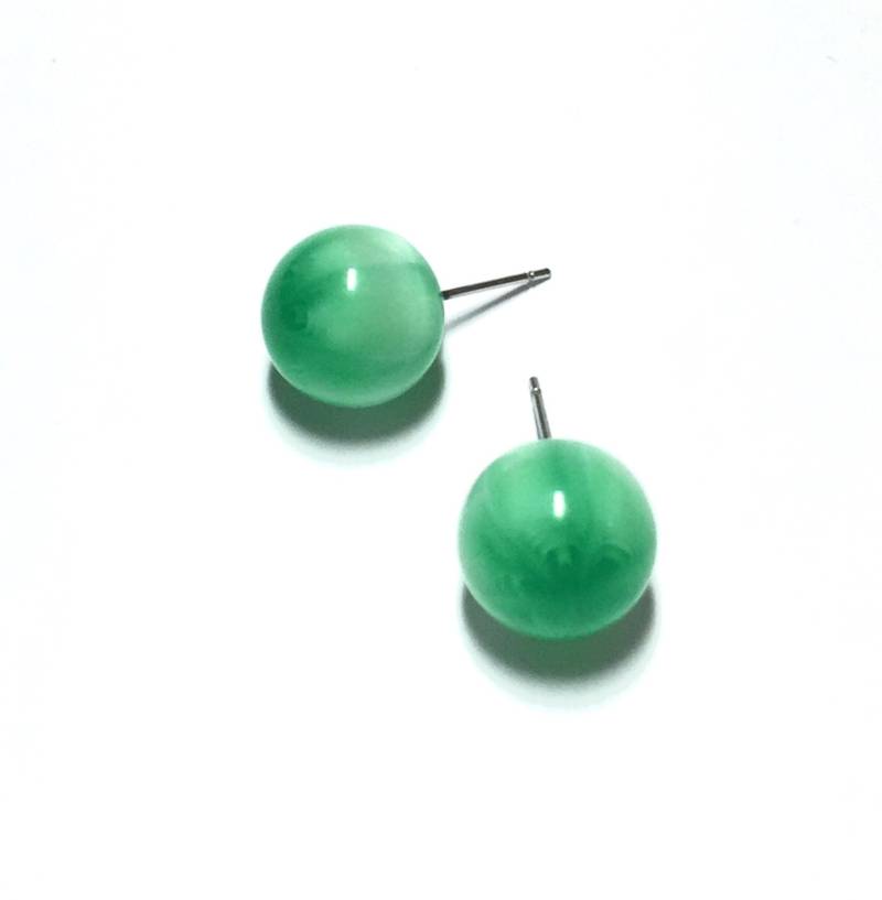 Kelly Green Moonglow Striped Ball Ohrstecker | Leetie Lovendale Schmuck von Leetie