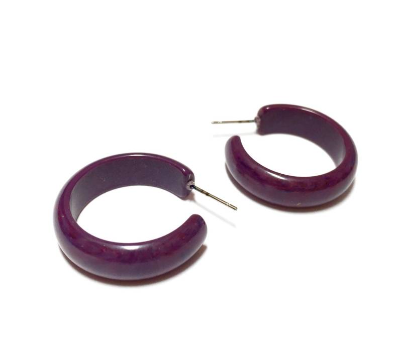 Lila Creolen | Aubergine Lila Marmorierte Schlichte Vintage Retro Lucite Von Leetie Lovendale von Leetie