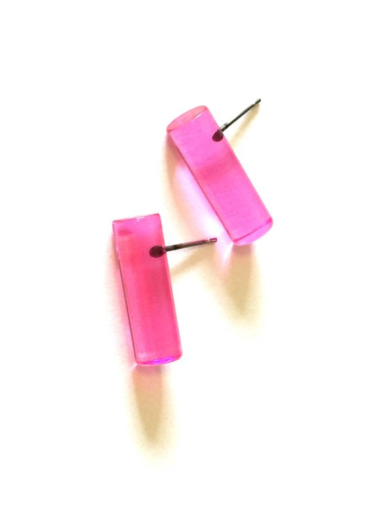 Rosa Stick Ohrstecker | Pink Ohrringe Vintage Lucite Leetie Lovendale von Leetie
