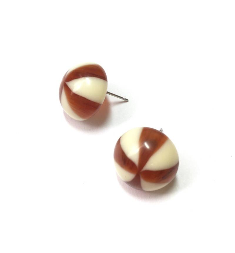 Schildkröte Creme Ohrstecker | Candy Stripe Gestreifte Retro Knopf 1970Er Lucite von Leetie
