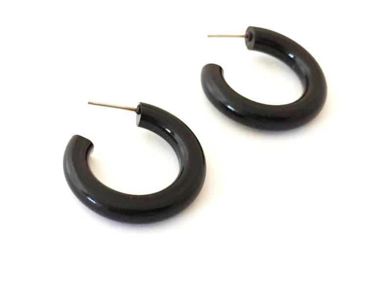 Schwarze Lucite Tube Creolen von Leetie