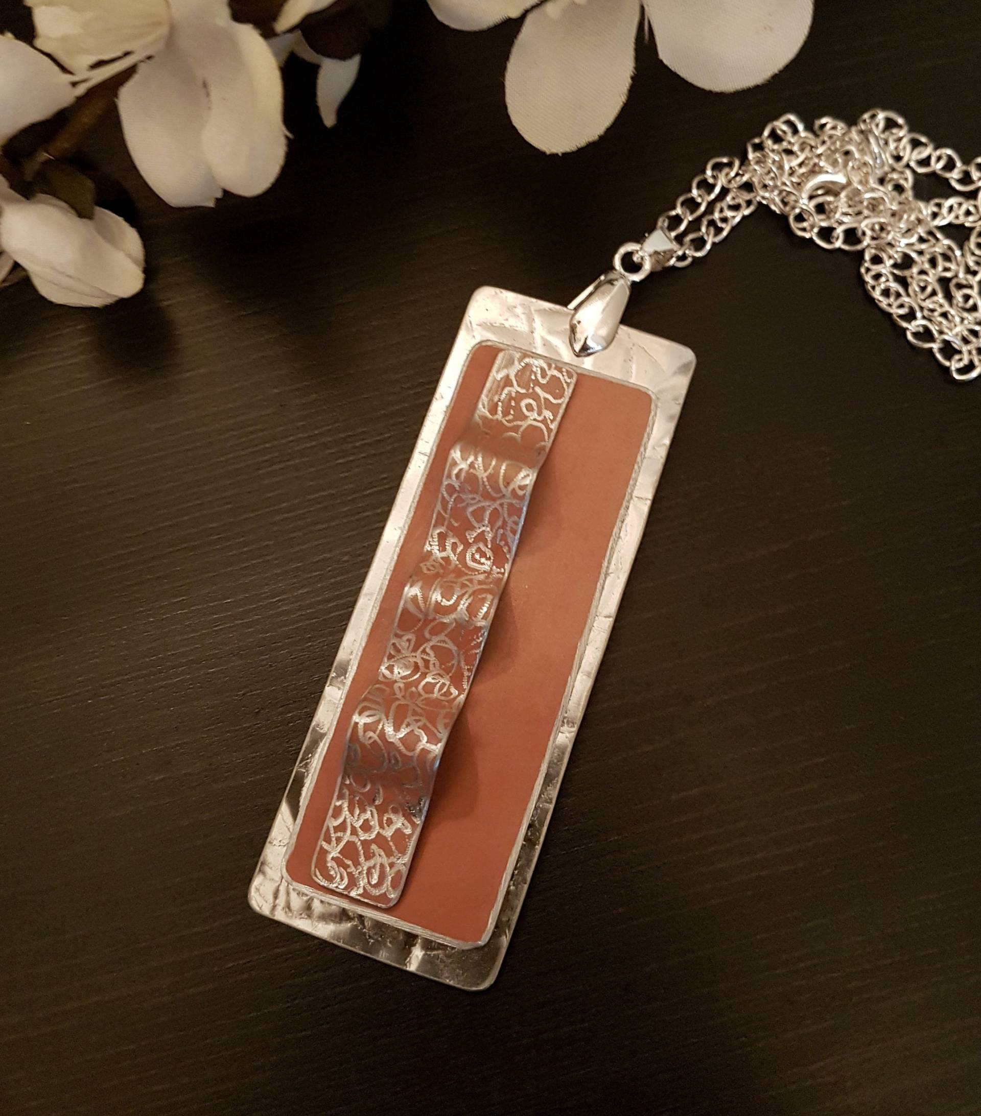 Anhänger Halskette in Pink von LeftAlignDesign