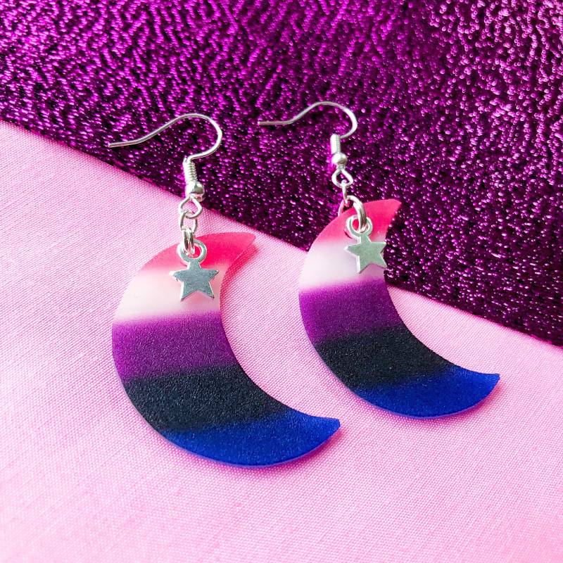 Gender Fluid Pride Moon Ohrringe Handgefertigter Halbmond Mit Stern Anhänger von Leftbians