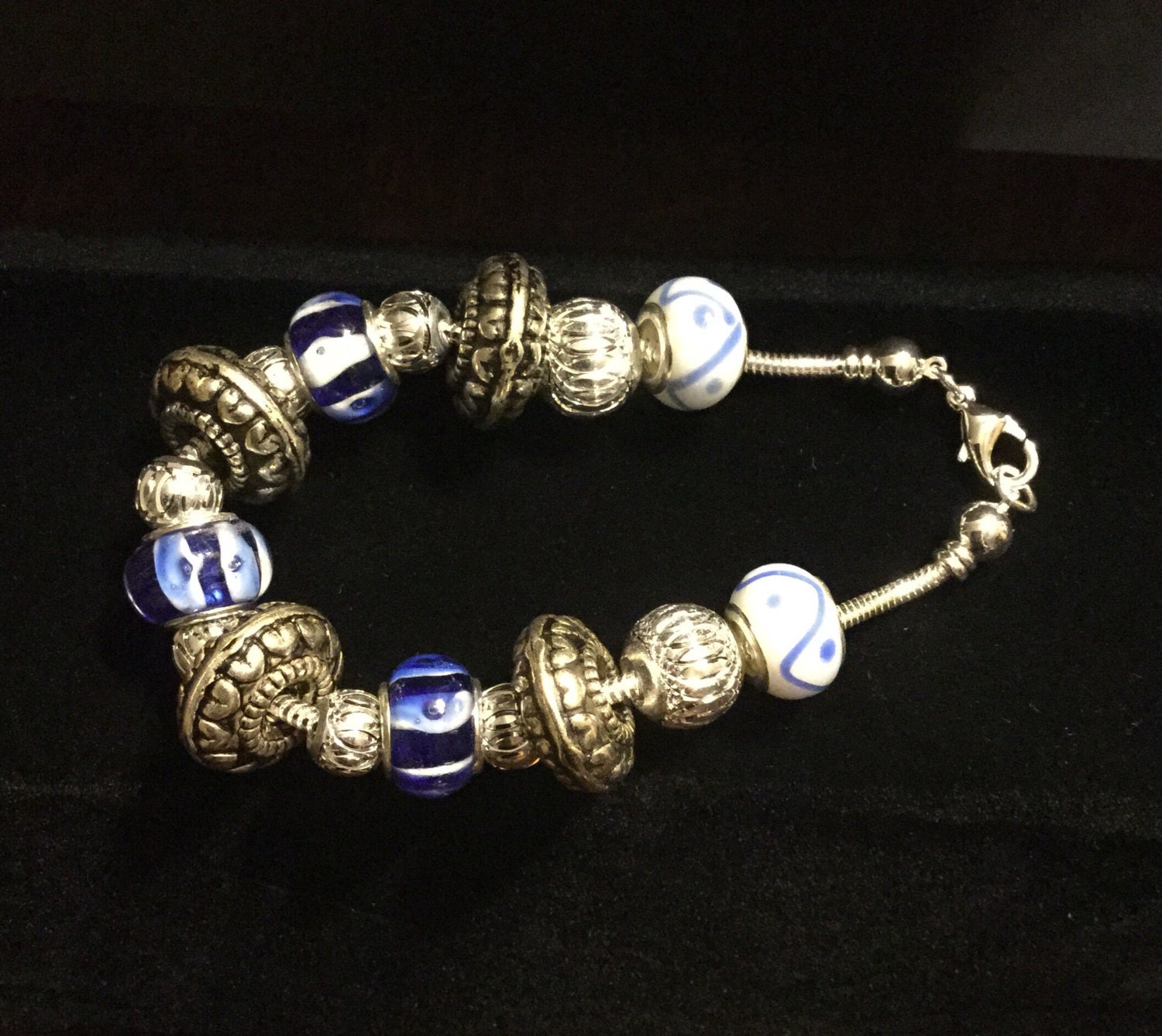 Blau Und Silber Großes Loch Perlenarmband Blau Und Silber Großes Loch Perlenarmband von Lefurnari
