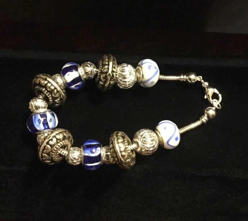 Blau Und Silber Großes Loch Perlenarmband Blau Und Silber Großes Loch Perlenarmband von Lefurnari