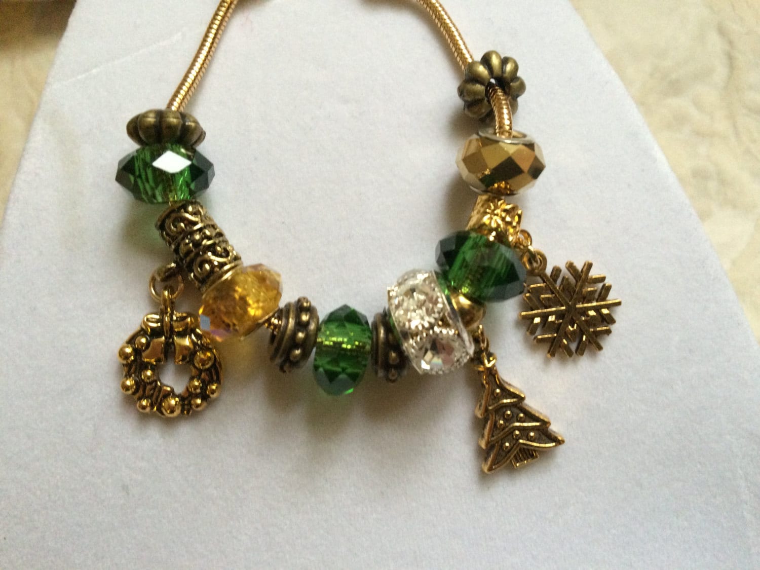 Weihnachts-Kristall-Bettelarmband Weihnachts-Kristall-Bettelarmband von Lefurnari