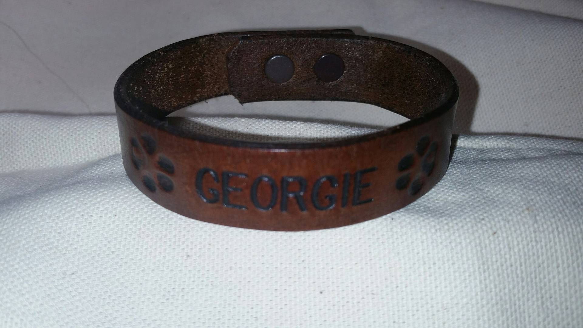 Pfotenabdruck Lederarmband Mit Name Pfotenabdruck Lederarmband Mit Name von LegacyLeathercraft