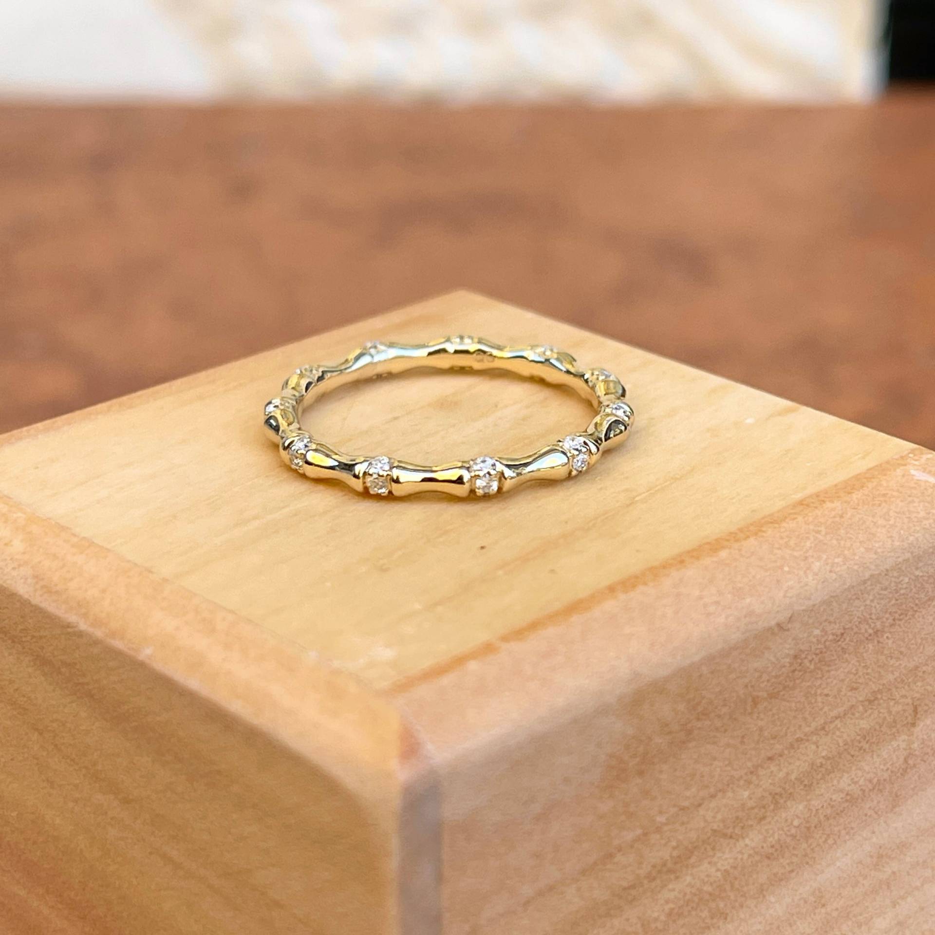 14Kt Gelbgold .20 Kt Diamant Bambus Dünner Stapelbarer Ring Ringgröße 7 Boho Design Long Life von LegacySaintJewelry