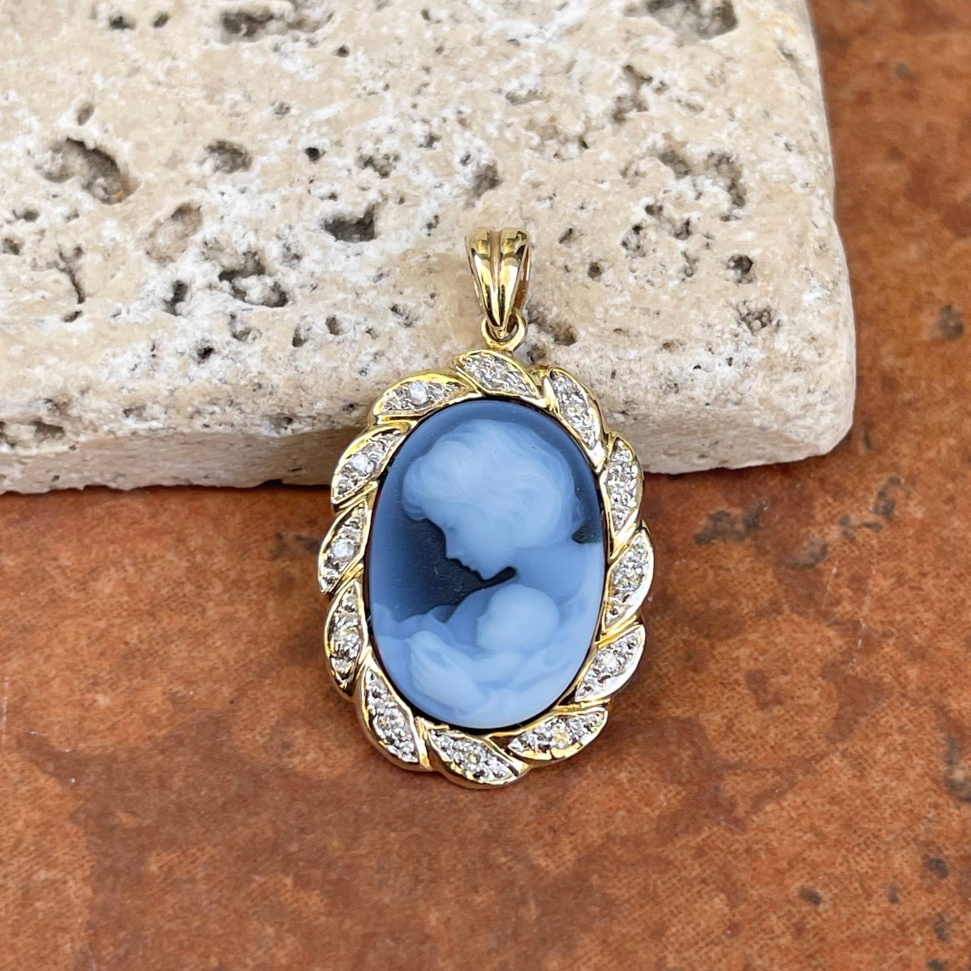 14Kt Gelbgold Mutter + Baby Kind Blau Cameo .12 Ct Diamant Rahmen Oval Anhänger Neu Himmelsgeschenk 32mm von LegacySaintJewelry