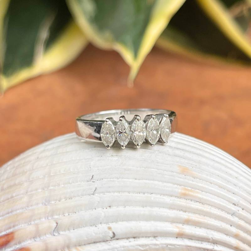 18Kt Weißgold Marquise Diamant 5 Stein Jubiläum Ehering Rechte Hand Ring Estate 1 Karat von LegacySaintJewelry