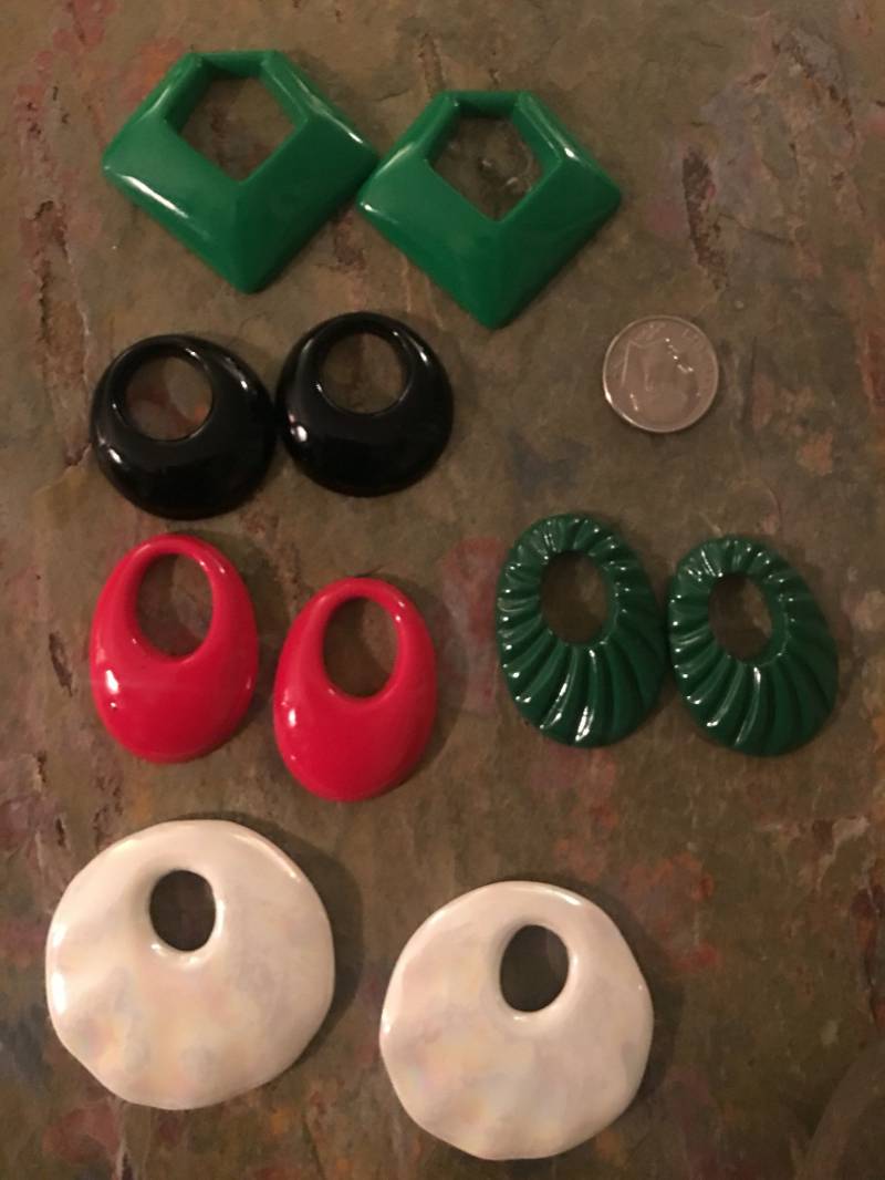 5 Paar Polierte Ohrring-Charms Interänder Formen Und Farben Vintage von LegacySaintJewelry