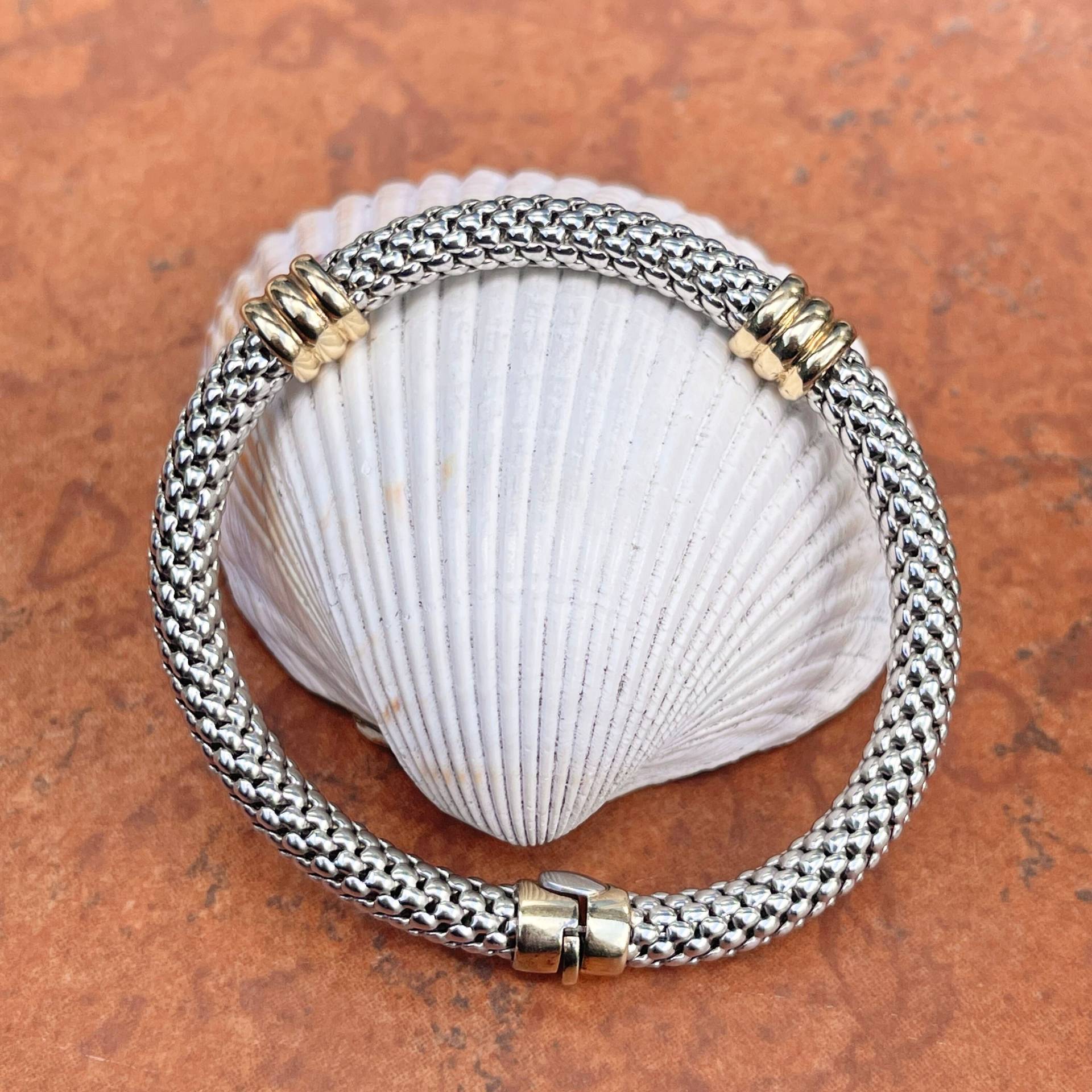Nachlass 14Kt Weiß - Und Gelbgold Zweifarbiges Design Popcorn Mesh Link Weiches Abgerundetes Armreif Armband 8.5-6 Mm Breite 7.25 Länge Nachlass 14Kt Weiß - Und Gelbgold Zweifarbiges Design Popcorn Mesh Link Weiches Abgerundetes Armreif Armband 8.5-6 Mm Breite 7.25 Länge von LegacySaintJewelry