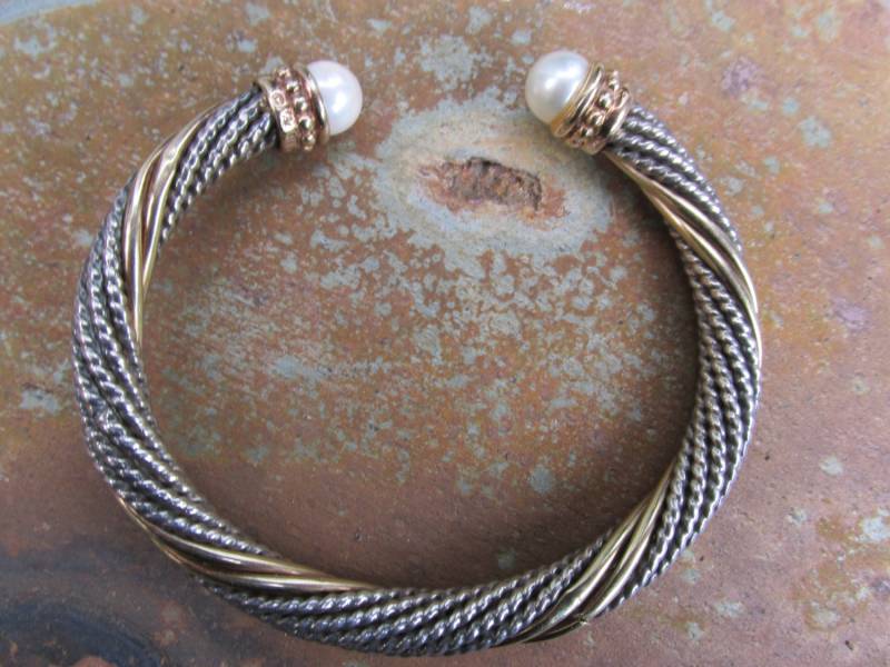 Nachlass Alwand Vahan 14 Kt Gelb & Sterling Silber Perle Endkappen Manschette Twist Armreif von LegacySaintJewelry