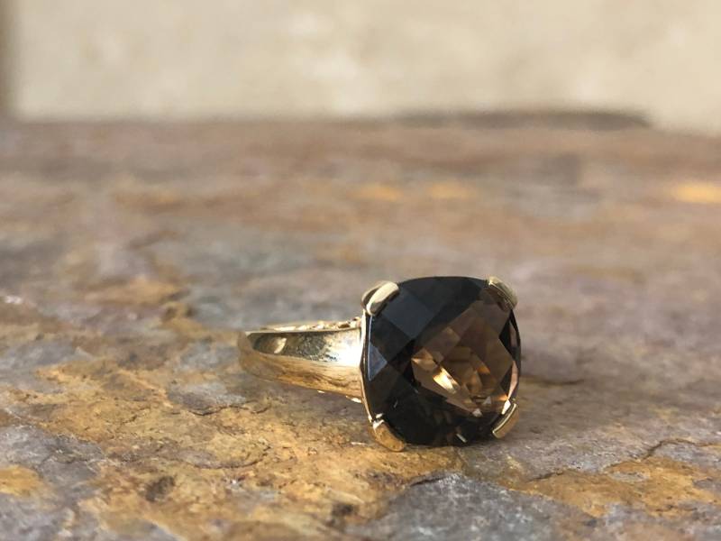 Vintage 14Kt Gelbgold & Schachbrett Facettierte Kissen Quadrat Rauchquarz Ring Neu 7, 5 von LegacySaintJewelry