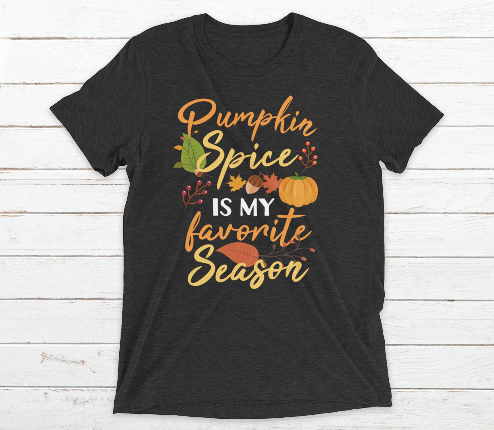 Pumpkin Spice T-Shirt Lustiges Herbst T-Shirt - Unisex Triblend Pumpkin Spice T-Shirt Lustiges Herbst T-Shirt - Unisex Triblend von LegacyVentureApparel