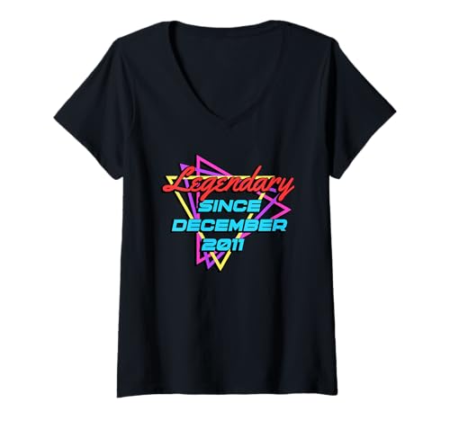 Damen Legendary Since December 2011 T-Shirt mit V-Ausschnitt von Legend Since Birthday