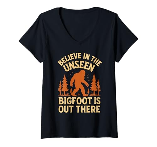 Damen Believe In The Unseen Bigfoot ist da draußen Cryptid Sasquatch T-Shirt mit V-Ausschnitt Damen Believe In The Unseen Bigfoot ist da draußen Cryptid Sasquatch T-Shirt mit V-Ausschnitt von Legendary Cryptid Bigfoot Sasquatch Apparel Co.