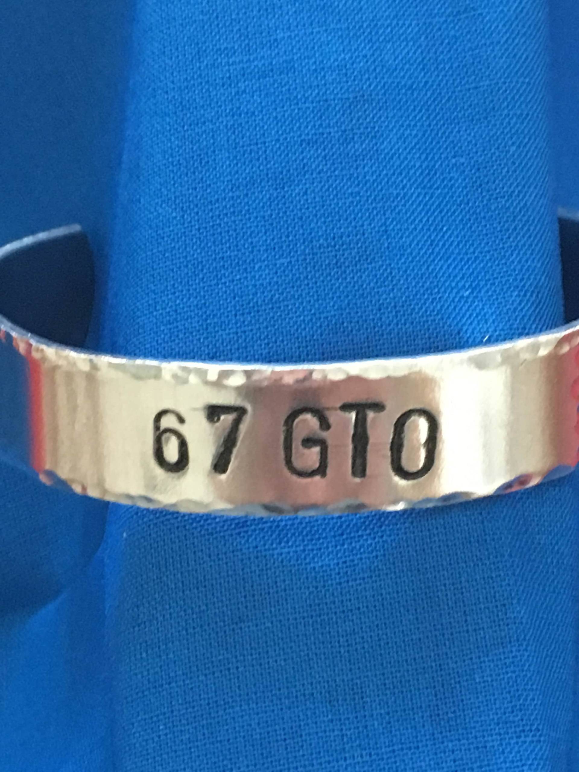 67 Gto Aluminium-Armreif, Handgemacht, Lustige Geschenkidee 67 Gto Aluminium-Armreif, Handgemacht, Lustige Geschenkidee von LegendsJewelry