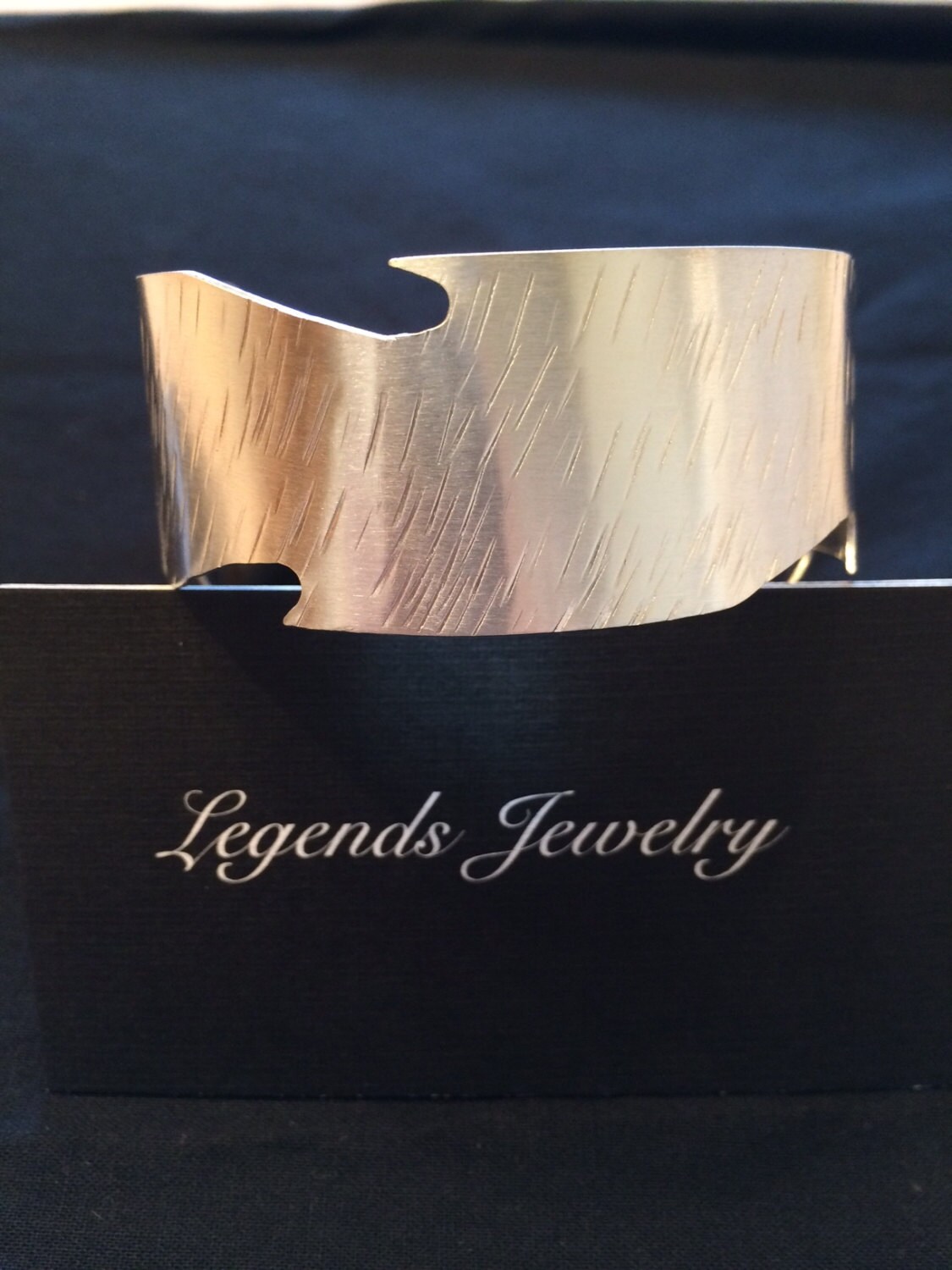 Handarbeit, Silber Manschette Armband Mit Welle Aussehen Handarbeit, Silber Manschette Armband Mit Welle Aussehen von LegendsJewelry