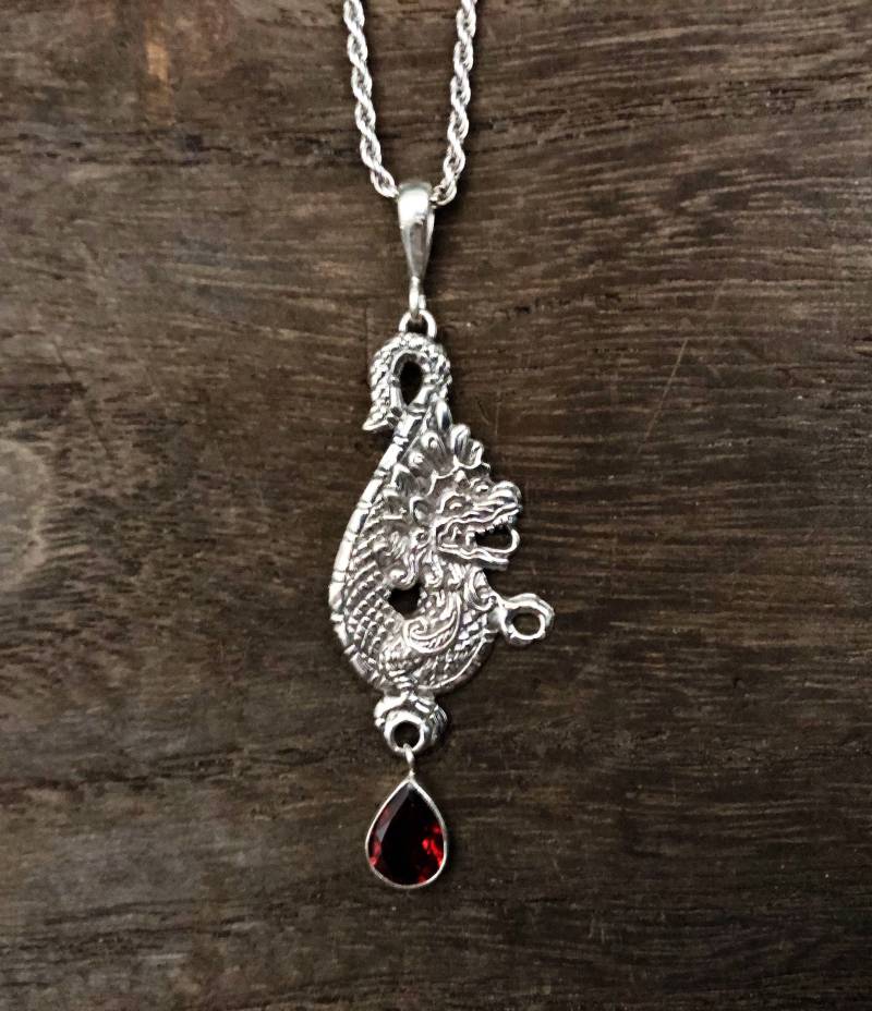 Oxidierter Sterling Silber Drachen Anhänger Mit Granat - Hand Gegossener Fantasy Schmuck von LegendsSilver