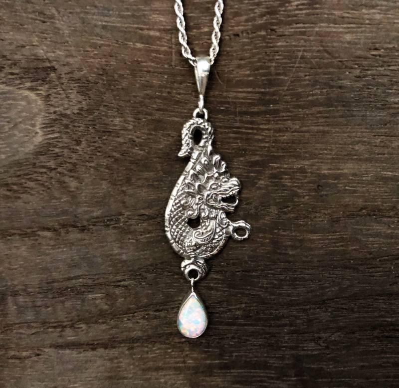 Opal Drachen Anhänger Hand Gegossener Fantasy Schmuck Aus Oxidiertem Sterlingsilber von LegendsSilver