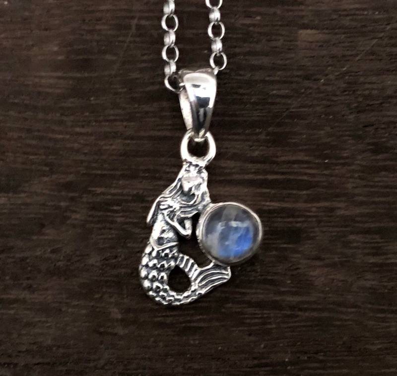 Hand Gegossener Sterling Silber Meerjungfrau Anhänger Regenbogen Mondstein Schmuck von LegendsSilver